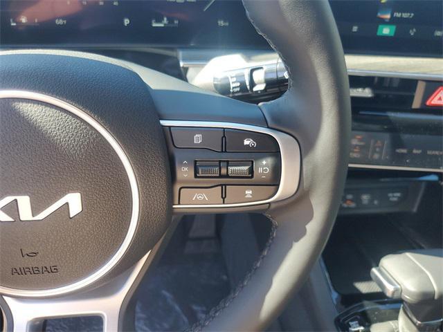 Photo of 2025 Snow White Pearl Kia K5