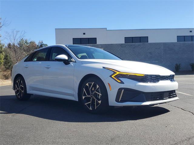 Photo of 2025 Snow White Pearl Kia K5