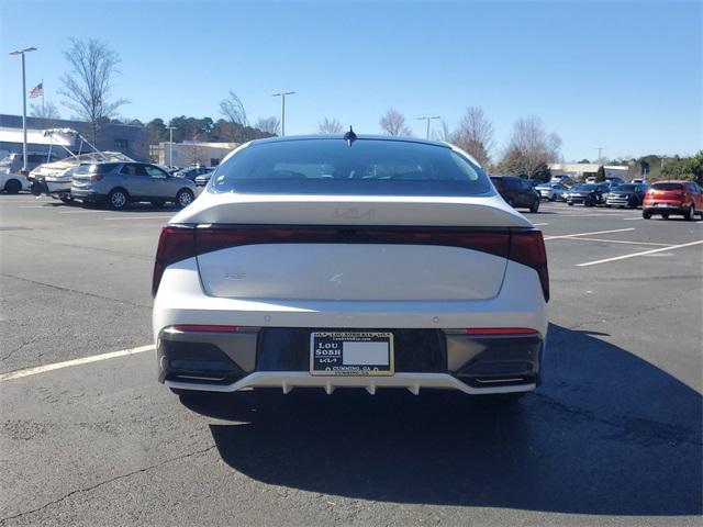 Photo of 2025 Snow White Pearl Kia K5
