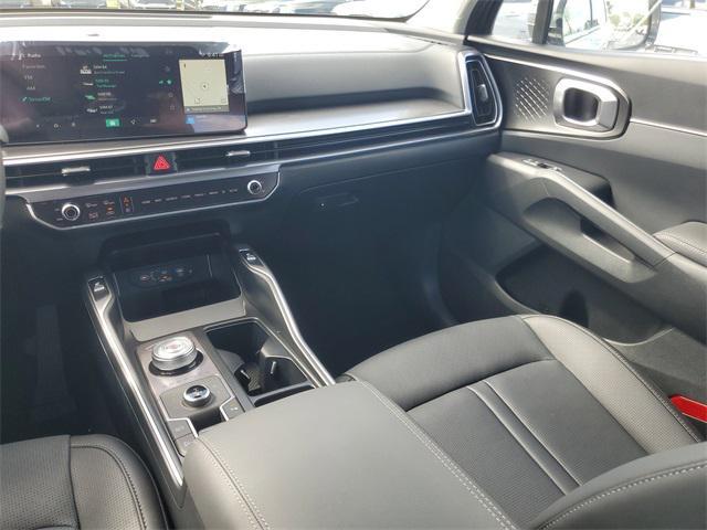 Photo of 2025 Steel Gray Kia Sorento Hybrid