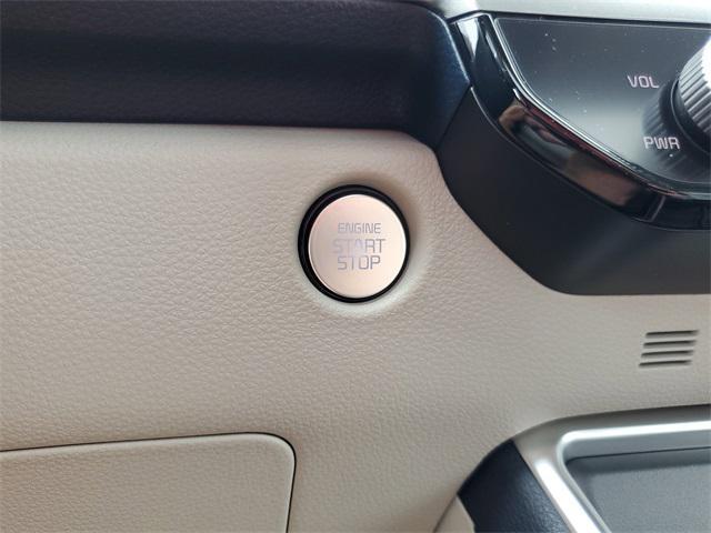 Photo of 2026 Ivory Silver Kia Carnival Hybrid