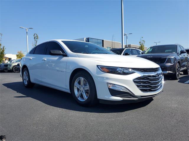 Photo of 2022 Summit White Chevrolet Malibu