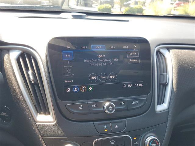 Photo of 2022 Summit White Chevrolet Malibu