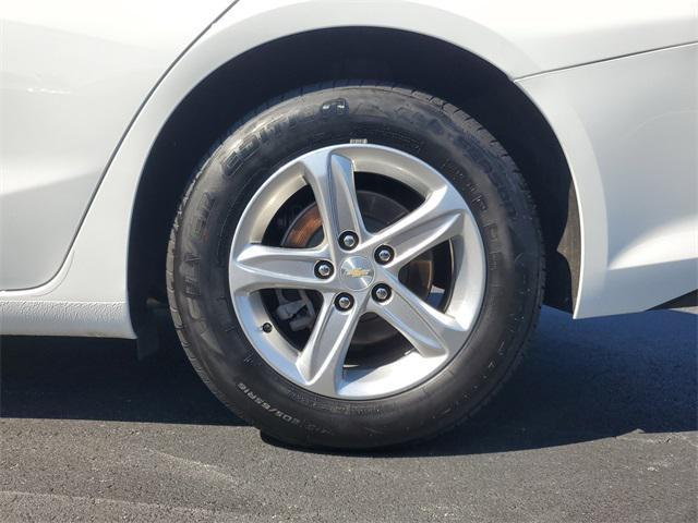 Photo of 2022 Summit White Chevrolet Malibu