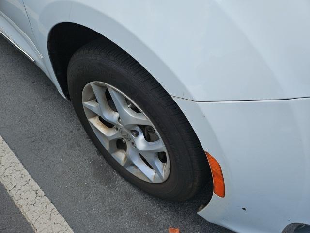 Photo of 2018 Bright White Clearcoat Chrysler Pacifica