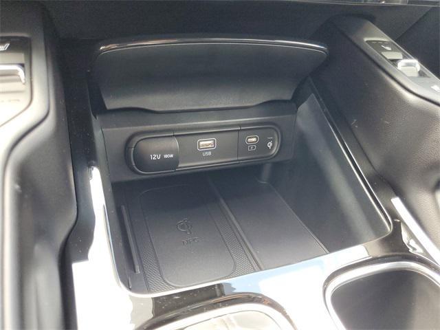 Photo of 2025 Ebony Black Kia Telluride