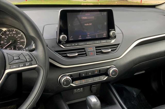 Photo of 2022 Gun Metallic Nissan Altima