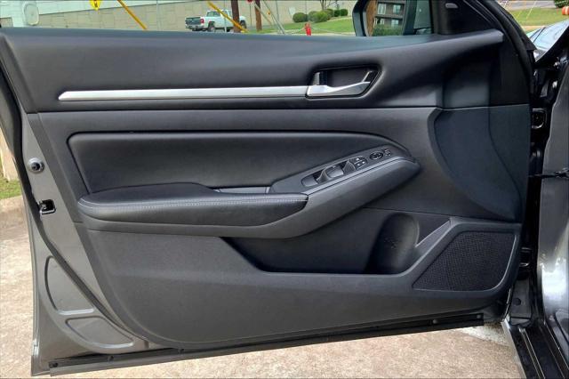 Photo of 2022 Gun Metallic Nissan Altima