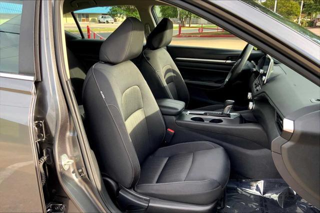 Photo of 2022 Gun Metallic Nissan Altima