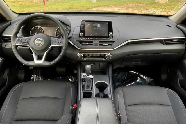 Photo of 2022 Gun Metallic Nissan Altima