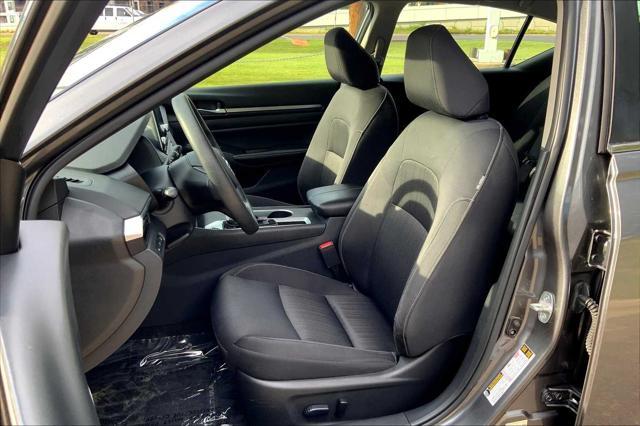Photo of 2022 Gun Metallic Nissan Altima