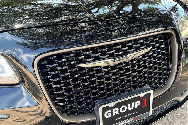 Photo of 2017 Gloss Black Chrysler 300