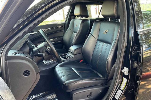 Photo of 2017 Gloss Black Chrysler 300