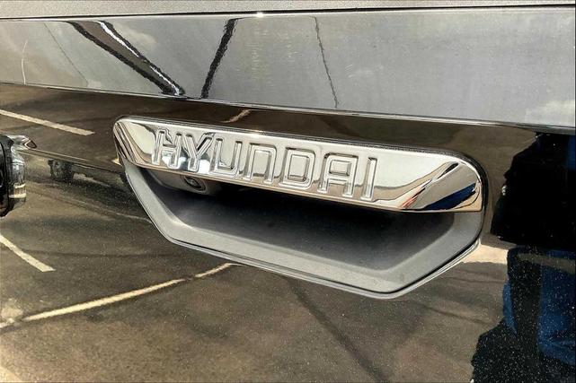 Photo of 2023 Phantom Black Hyundai SANTA CRUZ