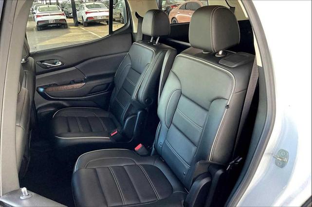 Photo of 2021 White Frost Tricoat GMC Acadia