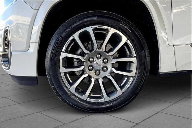 Photo of 2021 White Frost Tricoat GMC Acadia