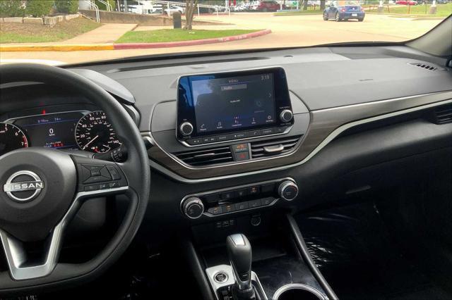 Photo of 2024 Brilliant Silver Metallic Nissan Altima