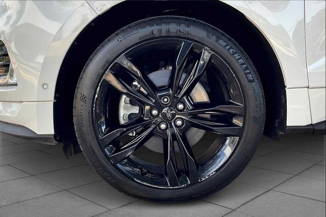 Photo of 2020 Star White Metallic Tri-Coat Ford Edge