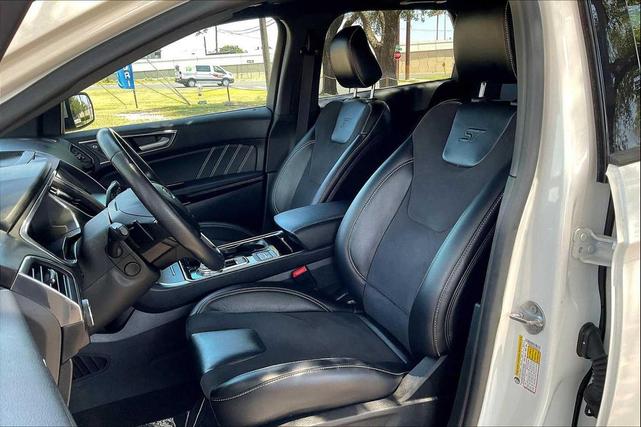 Photo of 2020 Star White Metallic Tri-Coat Ford Edge