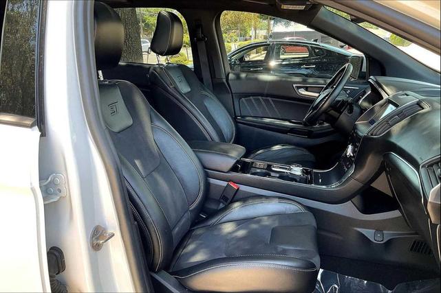 Photo of 2020 Star White Metallic Tri-Coat Ford Edge