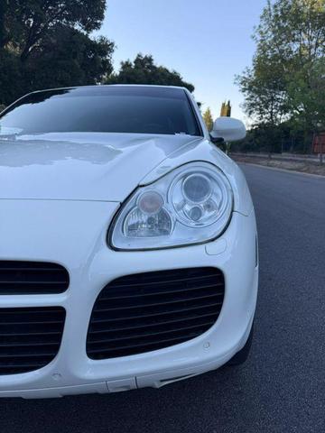 Photo of 2005 Sand White Porsche Cayenne