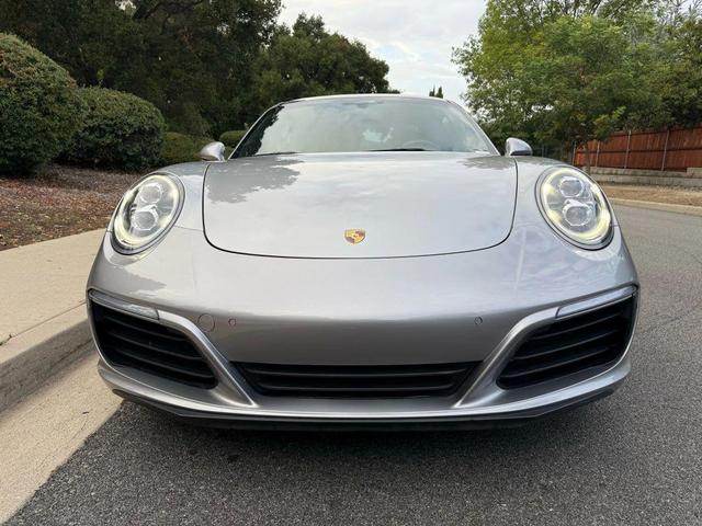 Photo of 2018 Silver Porsche 911