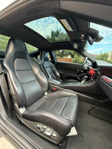 Photo of 2018 Silver Porsche 911
