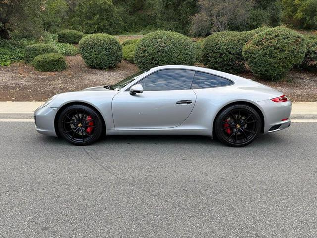 Photo of 2018 Silver Porsche 911