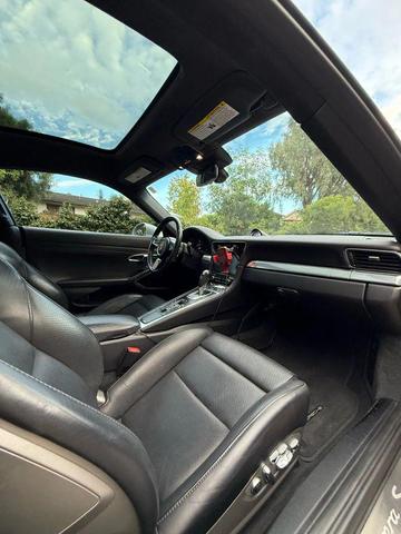 Photo of 2018 Silver Porsche 911