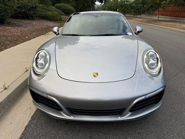 Photo of 2018 Silver Porsche 911