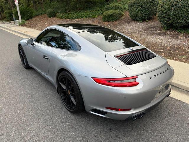 Photo of 2018 Silver Porsche 911