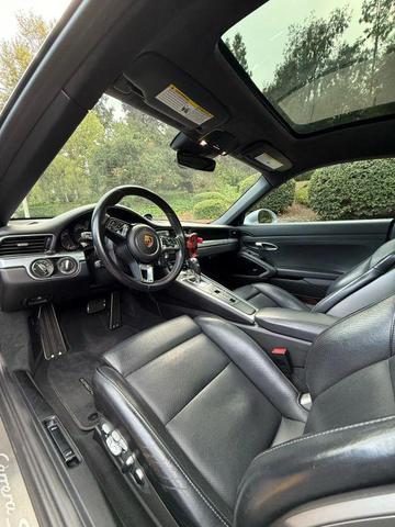 Photo of 2018 Silver Porsche 911