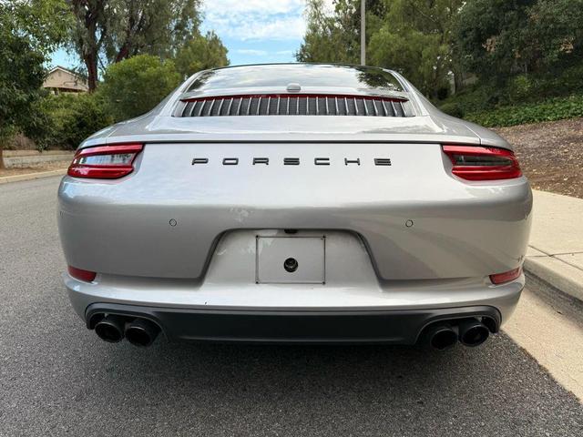Photo of 2018 Silver Porsche 911