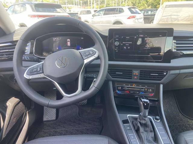 Photo of 2025 Pure White Volkswagen Jetta