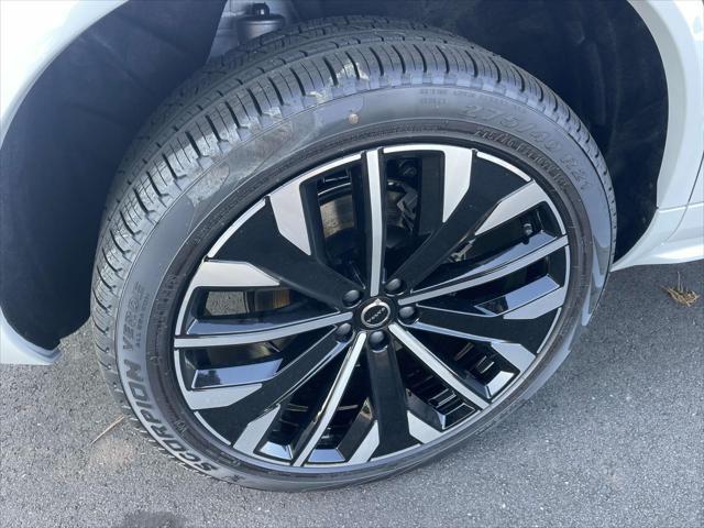 Photo of 2025 Crystal White Pearl Volvo XC90 Plug-In Hybrid