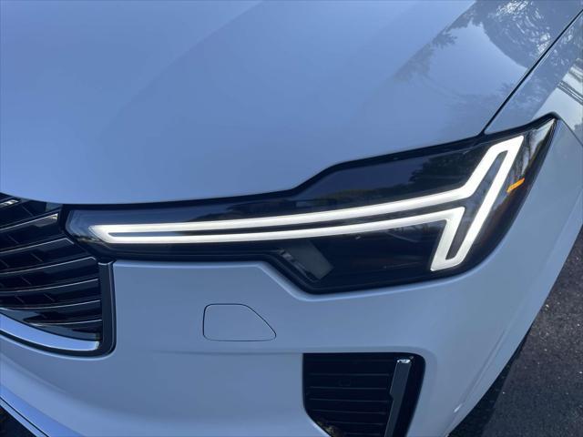 Photo of 2025 Crystal White Pearl Volvo XC90 Plug-In Hybrid