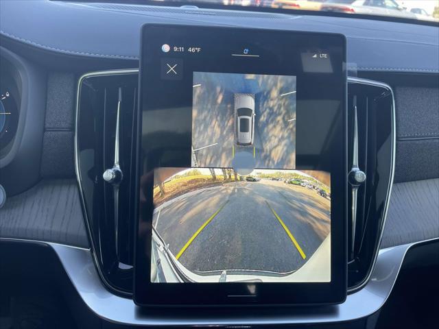 Photo of 2025 Crystal White Pearl Volvo XC90 Plug-In Hybrid