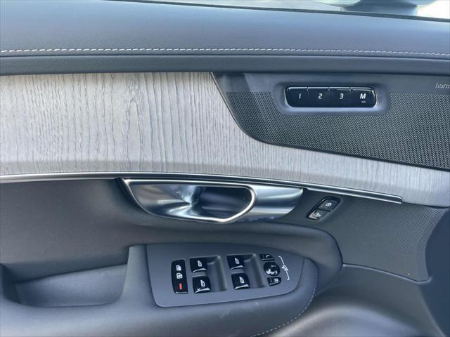 Photo of 2025 Crystal White Pearl Volvo XC90 Plug-In Hybrid