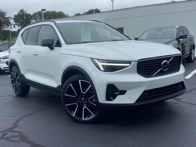 Photo of 2025 Crystal White Pearl Volvo XC40