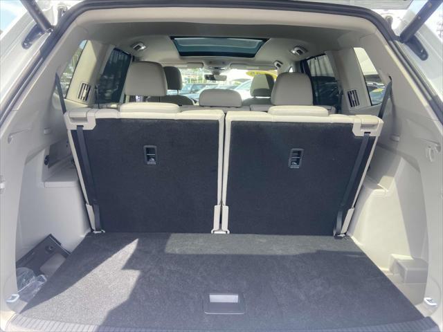 Photo of 2025 Pure White Volkswagen Atlas
