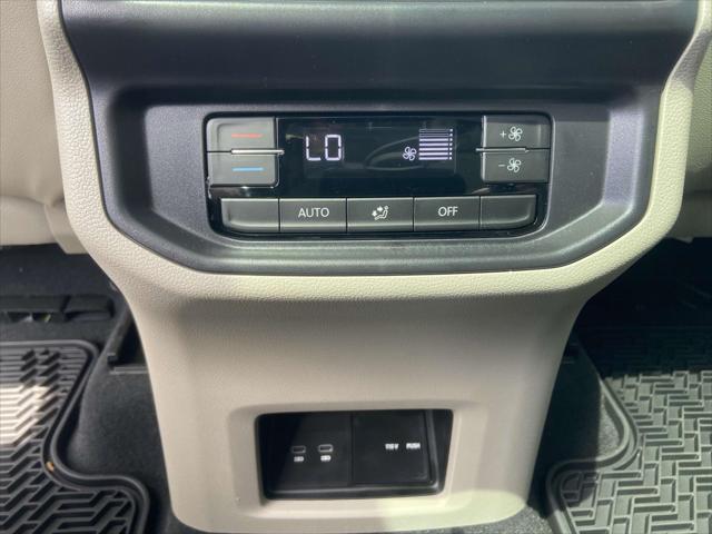 Photo of 2025 Pure White Volkswagen Atlas