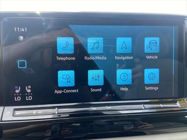 Photo of 2025 Pure White Volkswagen Atlas