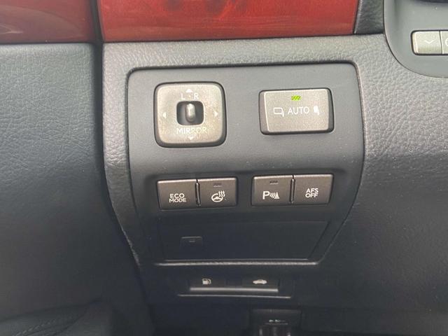 Photo of 2011 Mercury Metallic Lexus LS 460