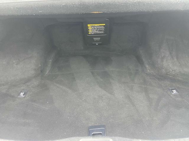 Photo of 2011 Mercury Metallic Lexus LS 460