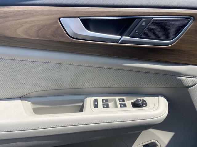 Photo of 2026 silver mist metallic Volkswagen Atlas