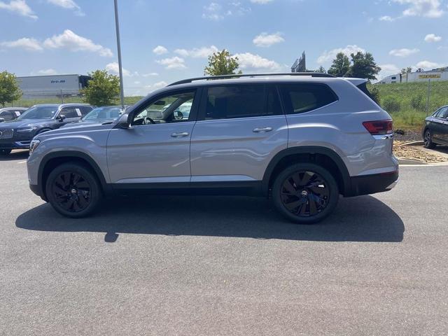 Photo of 2026 silver mist metallic Volkswagen Atlas