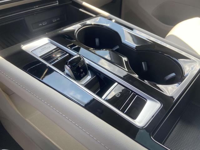 Photo of 2026 silver mist metallic Volkswagen Atlas