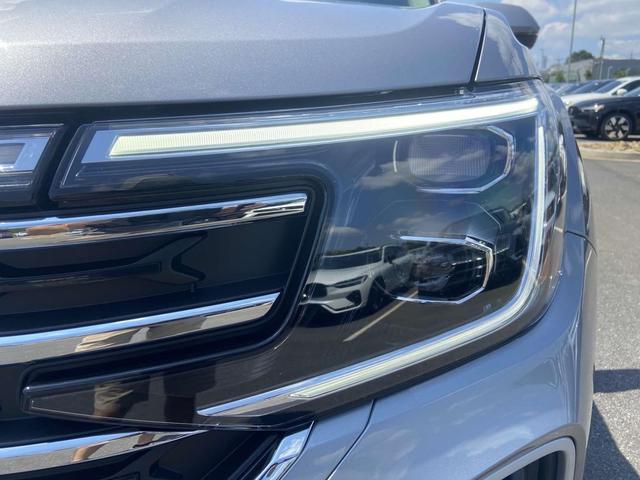 Photo of 2026 silver mist metallic Volkswagen Atlas