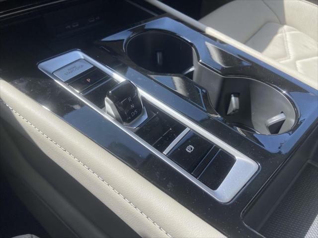 Photo of 2025 Pure White Volkswagen Atlas