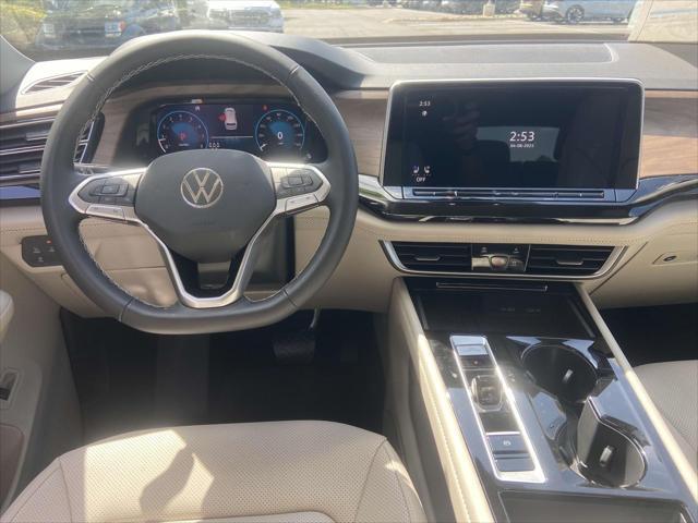 Photo of 2025 Pure White Volkswagen Atlas
